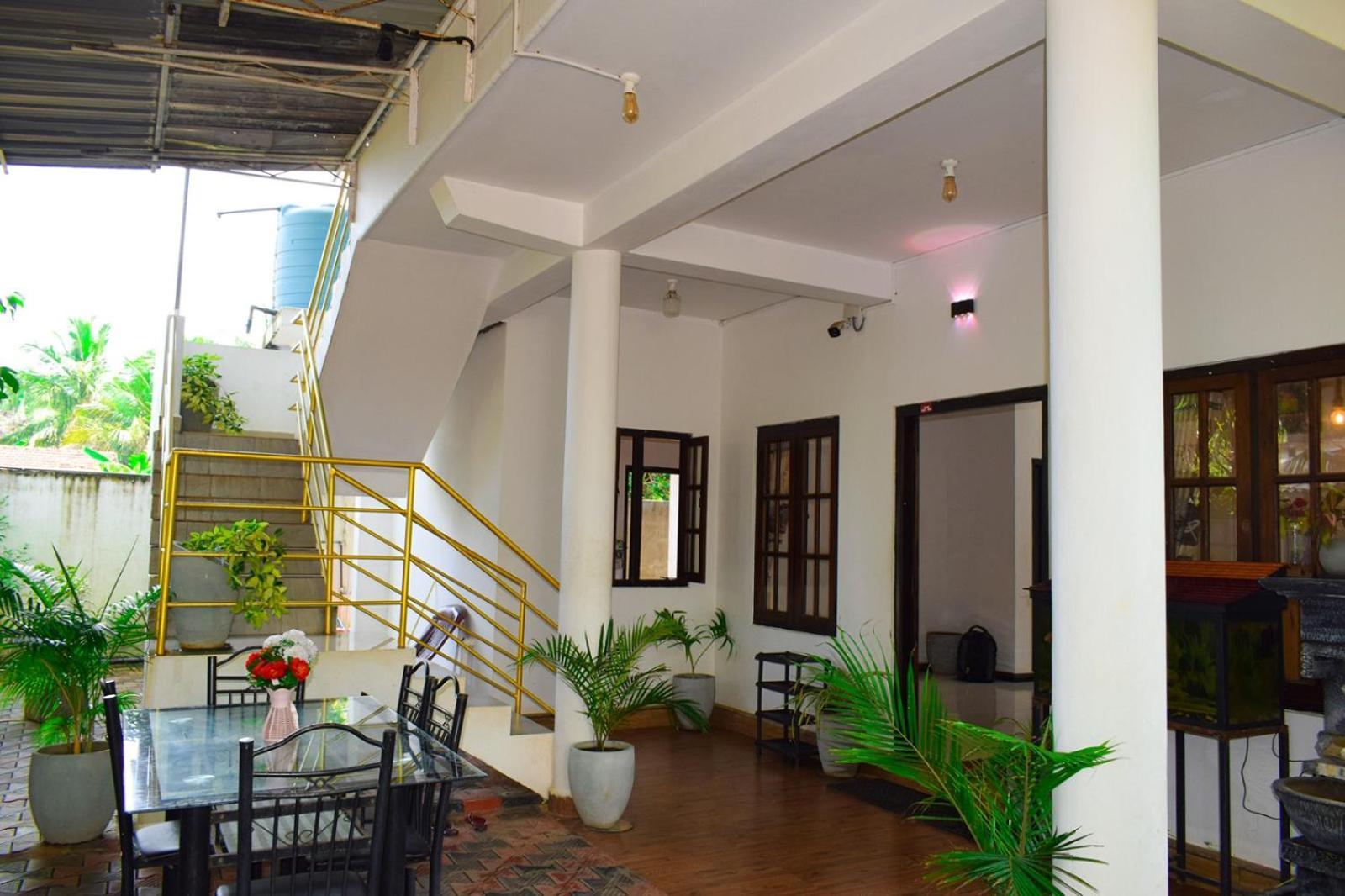 White Villa Hotel Trincomalee Eksteriør bilde